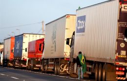 A senior union leader admitted truckers were divided over the strike, predicting that there would not be major stoppages.