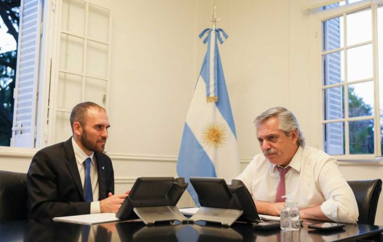     Fernández dijo en la entrevista que el ministro de Economía Martín Guzmán viajará a Washington a fin de mes con el objetivo de retrasar los vencimientos.