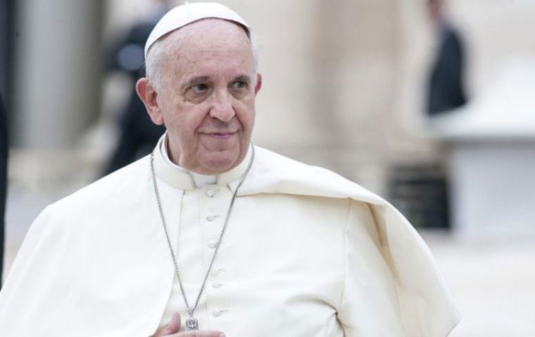 Francis, ex arzobispo de Buenos Aires, dice que no extraña su Argentina natal, donde nació Jorge Bergoglio, hijo de inmigrantes italianos.