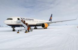 The charter flight included offloading provisions for the research station's staff who will remain at Troll this winter, and to pick up scientists returning to Norway