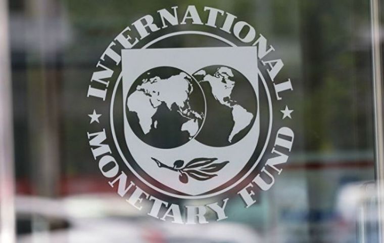 Después del incumplimiento de Argentina de su deuda soberana por novena vez, los inversores esperan que el gobierno avance con un préstamo de 44.000 millones de dólares con el Fondo Monetario Internacional.