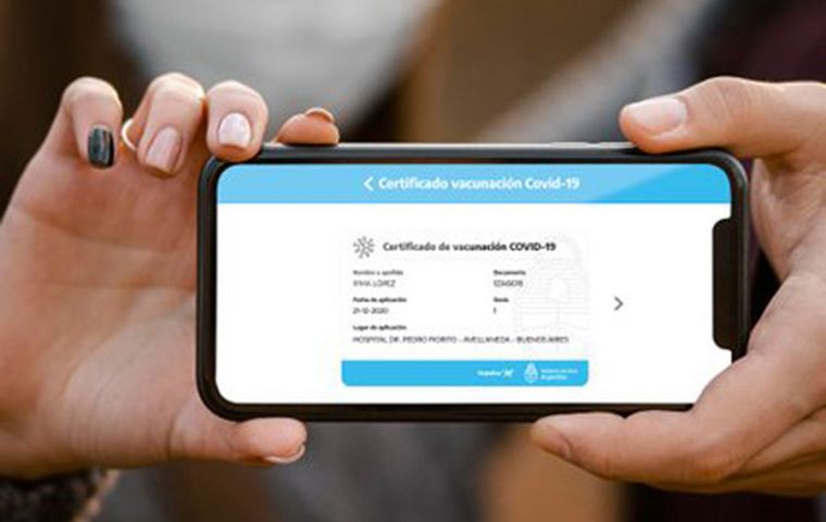 The document runs within the Mi Argentina smartphone app (Pic Infobae)