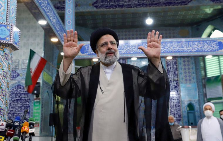 Raisi's lead seems unsurmountable