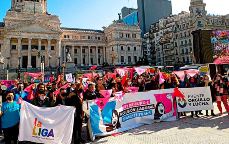 After passing the bill, lawmakers of the ruling FdT met privately with Vice President Cristina Fernández de Kirchner