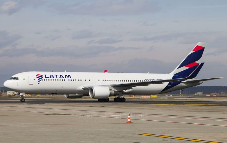 Two years later, after the merger with TAM, the Boeing 767 were transferred to Brazil to replace the A330-200 then used by the airline