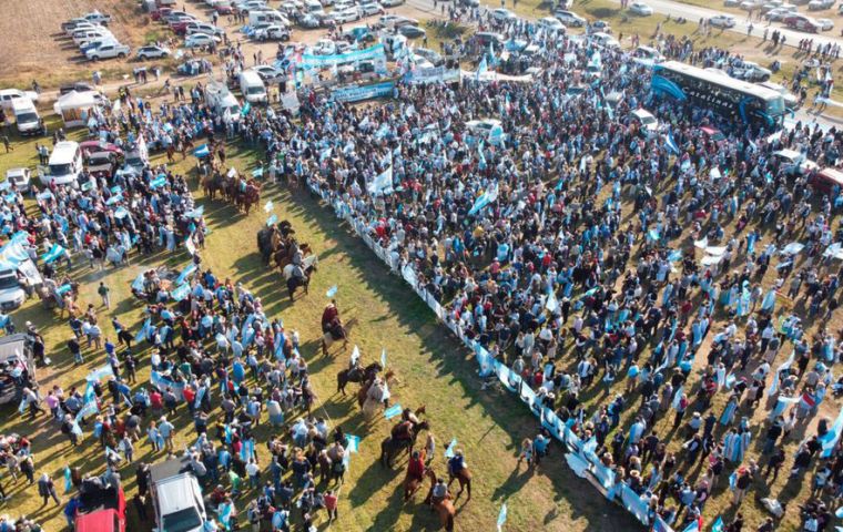 The main demostration was held in San Nicolás against the “growing interventionism of the State.” 