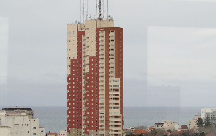 The Torres de Manatiales complex will be reconverted into apartment and office spaces