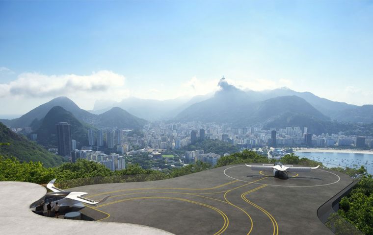 Azul currently has 160 aircraft, operates 200 routes with 700 daily flights to a hundred destinations, and is the airline with most flights and which flies to the largest number of Brazilian cities.
