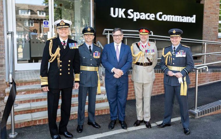 Minister for Defense Procurement Jeremy Quin and Military Chiefs at the new UK Space Command in RAF High Wycombe (Pic GOV.UK)