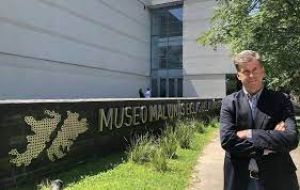 Edgardo Esteban, war veteran and head of the Malvinas Museum said Ms Sarlo has always been a reference for him, “despite our differences”, and invited her to visit the Museum