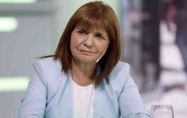 The former Home Secretary Patricia Bullrich had to come to the rescue of historian Sabrina Ajmechet 