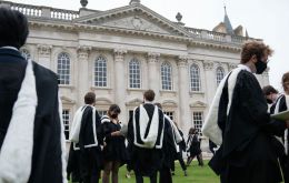 It is estimated that foreign students contributed £22.6 billion to the UK economy in 2015/16, and the government wants the figure to rise to £35 billion a year
