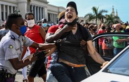 The Cuban people took to the streets to protest demanding food, medicines and an end to the dictatorship