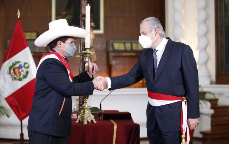 Maurtúa was involved in the extradition of former President Alberto Fujimori from Chile to Peru 