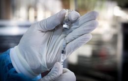 Rio de Janeiro needed to stop vaccinating due to lack of doses while one single man has tested most of the different brands