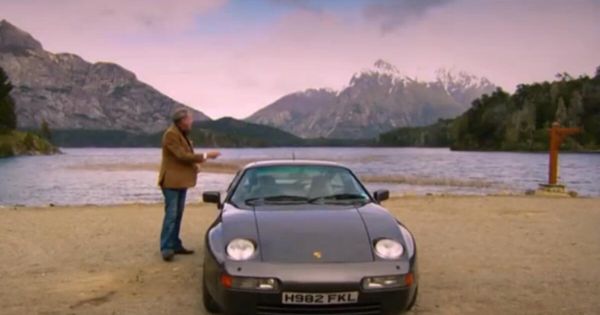 Auto de Top Gear Patagonia con referencia de placa de guerra de las Malvinas, destruido por Argentina — MercoPress