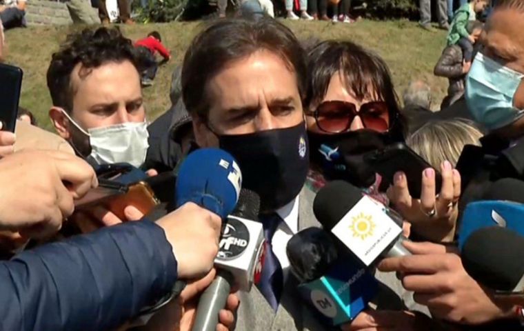 Lacalle tried to talk to the unruly protesters