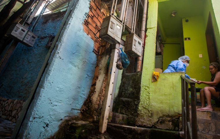 ”Weakness of the formal labor market and advances from the informal sector (…) are contributing to a greater indebtedness of families”, points out the CNC release. Photo: Getty Images