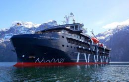 The “Magellan Explorer” is scheduled to make 17 cruises to Antarctica from Punta Arenas, with an estimated one thousand passengers 