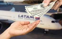 The amounts retained by LATAM include some 4.400 million Chilean pesos and US$ 565,000 for international boarding fees.