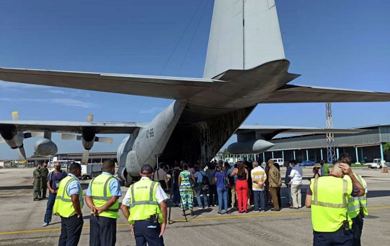 The aircraft was welcomed at Havana's José Martí International Airport by Science Minister Elba Rosa Pérez Montoya and Argentina's ambassador Luis Alfredo Ilarregui.