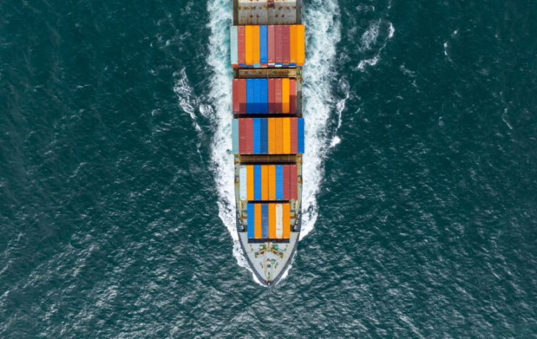 The order aims to ease the scarcity of containers causing provision bottlenecks, disrupting shipping, and causing further shocks to the global economy. Photo: Freepik
