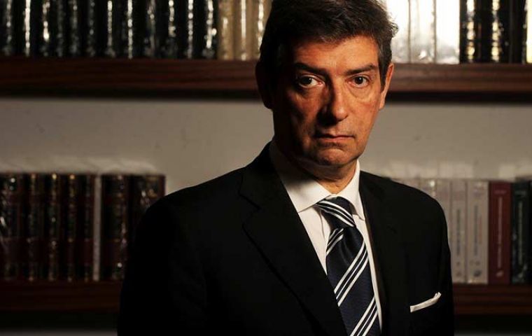 Rosatti was appointed by Macri to the Supreme Court but he had served as Justice Minister under Néstor Kirchner. He also drafter the 1994 Constitutional reform