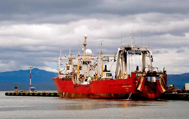 The main objective of the cruise is to be able to work out an estimate of the abundance of toothfish juveniles (less than 82 centimeters long)