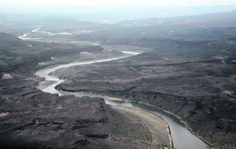 The dam is to be built across the Neuquen river and will also help to regulate the water flow and floods, ensuring irrigation for agriculture, industry and human consumption