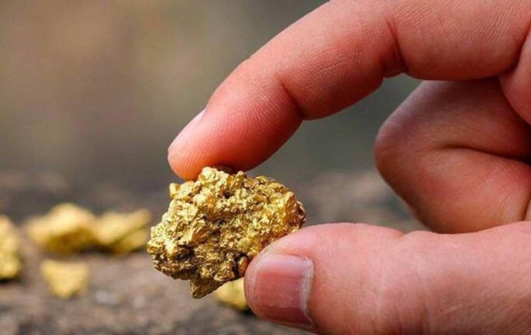Gold exports reached almost seven billion dollars and imports in the first eight months, US$ 5.674 million, with trade surplus climbing to US$ 1.360 million