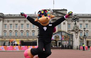 Birmingham 2022 Mascot Perry outside Buckingham Palace