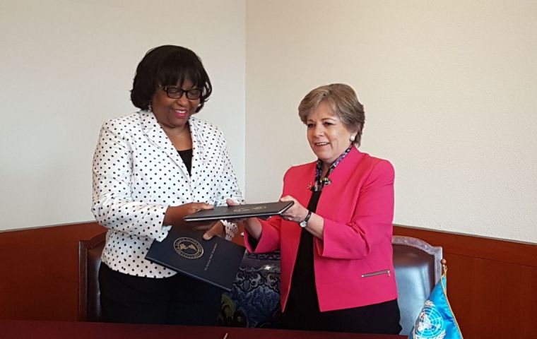 The health crisis report and its impacts on the economy and social development was presented Carissa F. Etienne, PAHO Director, ECLAC's Alicia Bárcena
