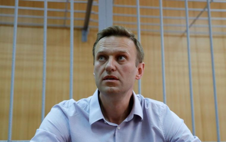 Navalny struggling with Russian police; he is currently in a high security penal colony 