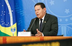 Mourão insisted that the State has an obligation to preserve the plant lung, but also to improve the living conditions of those in the region.