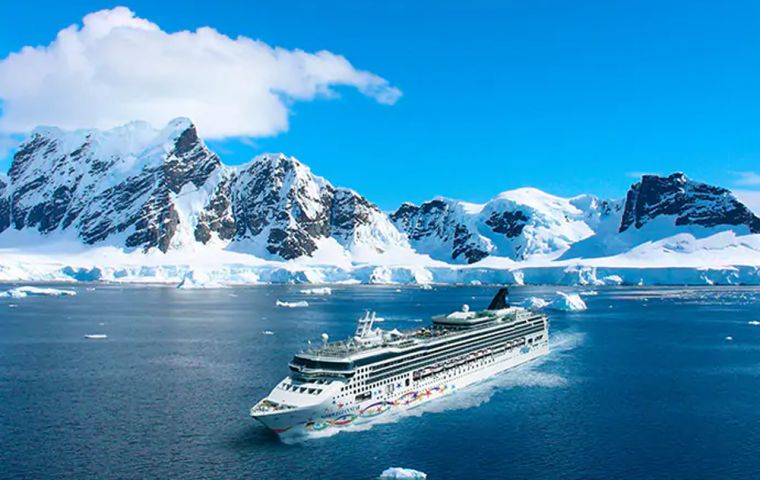The majestic cruise with its multicolor is expected this season in the South Atlantic 