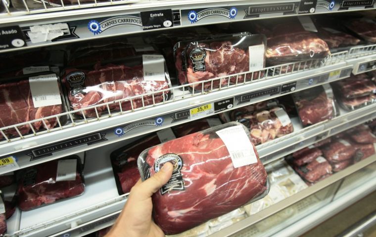 Last October beef sales dropped to 82,180 tons compared to 162.880 a year ago, according to Secex, Brazil's foreign trade secretariat 