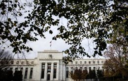 Las compras y tenencias de valores en curso de la Fed continuarán promoviendo el buen funcionamiento del mercado y las condiciones financieras acomodaticias.