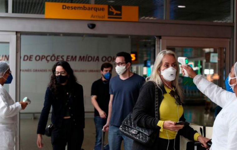 Unvaccinated Brazilians and foreign residents need to undergo a 5-day quarantine
