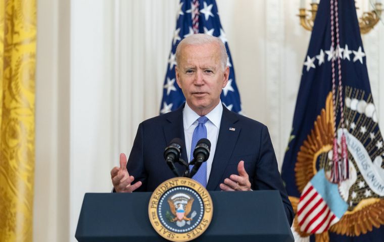 Only the unvaccinated need to worry about Omicron, according to Biden 