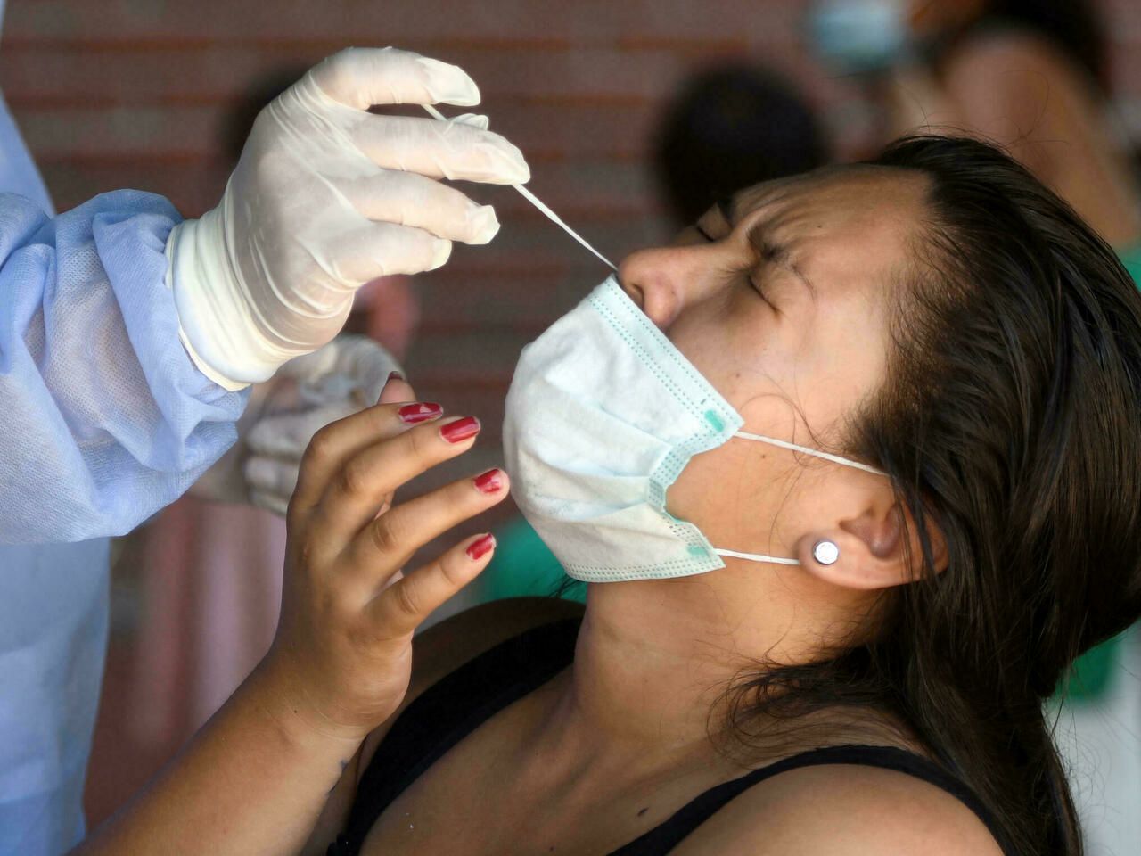 77 fotos de stock e banco de imagens de Medical Team Doctor Leader  Background - Getty Images