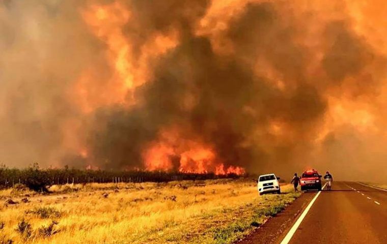 The incident began last Saturday, making it necessary to evacuate the town of Puerto Pirámides