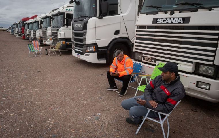 Truckers say they were treated bad by Chilean sanitary controls along the Andes crossing