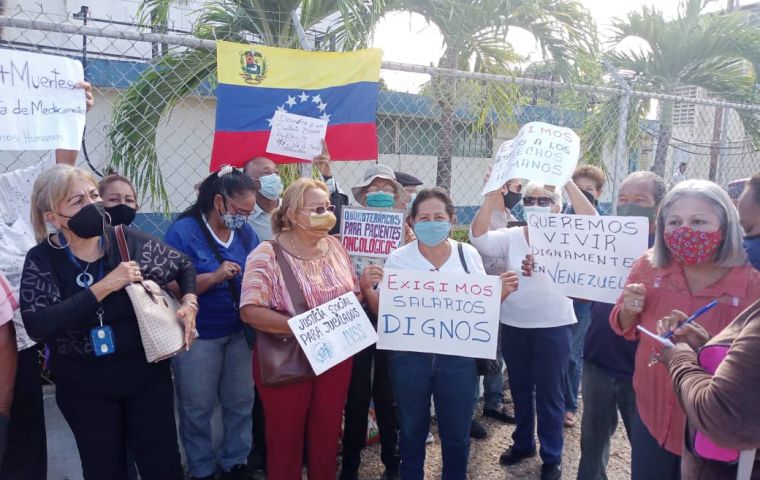 Retired health care and education workers make around US $ 1.45 a month