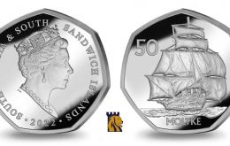 The 50 pence coin on its reverse side depicts the Moltke based on a vintage drawing featuring the vessel with her sails unfurled.