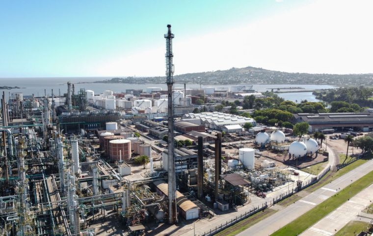 Construction of the refinery started three years after Ancap's foundation