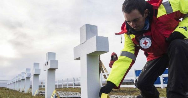 Falklands: Argentina interested in a third phase of the Plan to identify fallen combatants in Malvinas - Vimarsana News