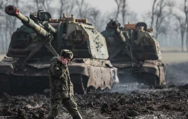 “There were already numerous episodes when Russian tanks and other equipment drove into the fields and got stuck. So the soldiers had to leave the equipment”
