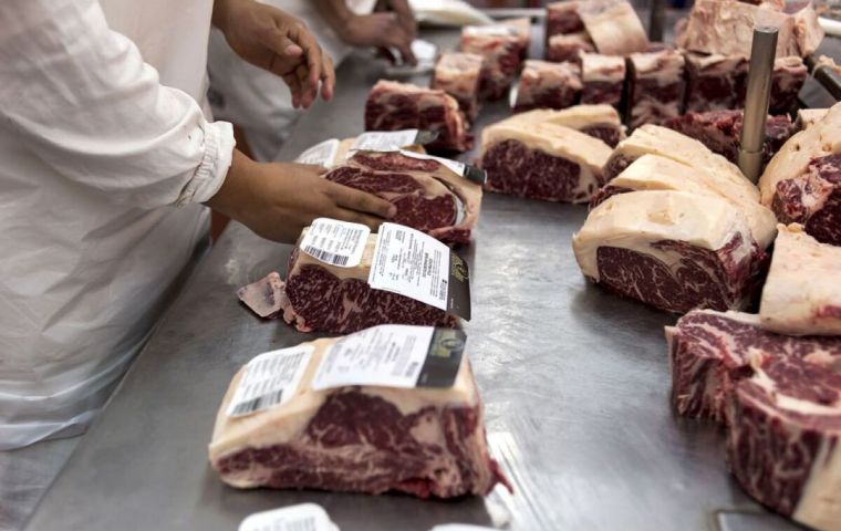 Exporters should have supplied 6,000 tons of beef to the local market in February, but instead only 2,500 tons were delivered