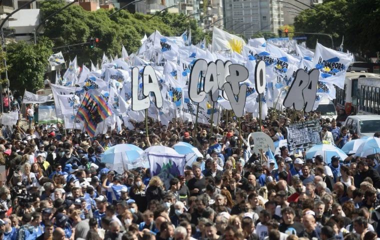 “Never again, never again,” repeated the crowd in memory of the coup d'état that deposed the three constitutional powers presided over in 1976