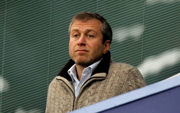 In addition to Abramovich, two members of the Ukrainian delegation were also said to have suffered from different symptoms